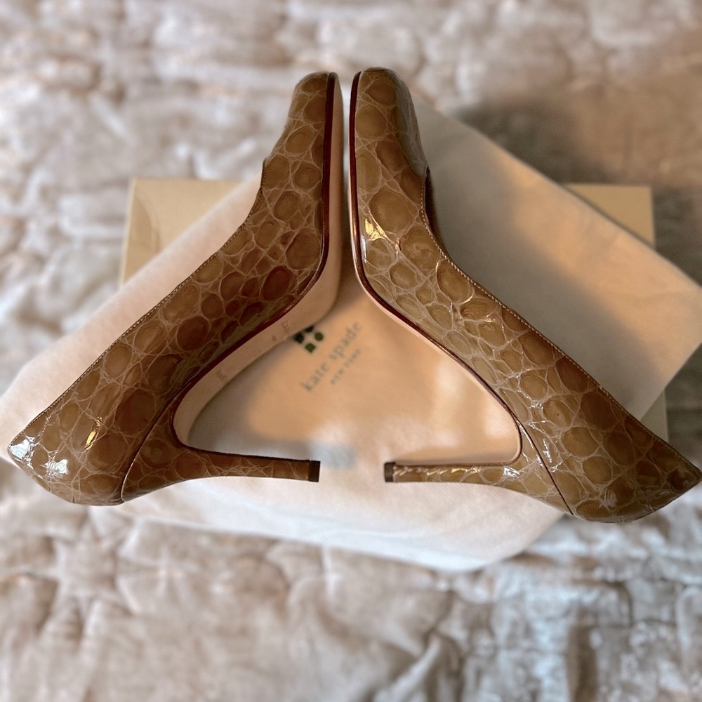 NEW IN BOX KATE SPADE KAROLINA CAMEL CROC HEELS SIZE 7.5 - Picture 12 of 13